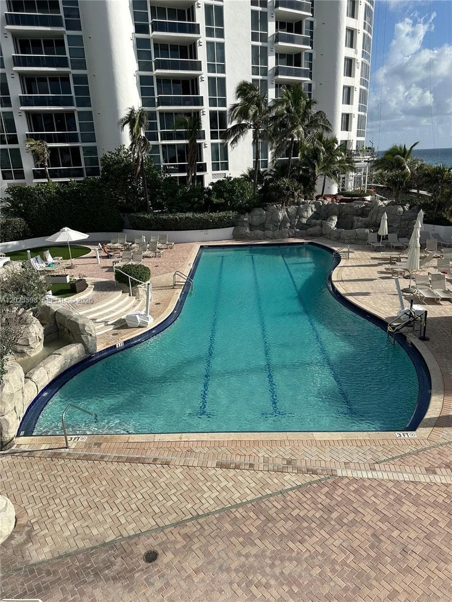 18001 Collins Ave 2010 photo 11