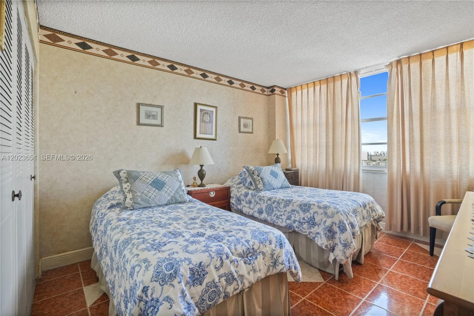 1351 Miami Gardens Dr 1006E photo 3