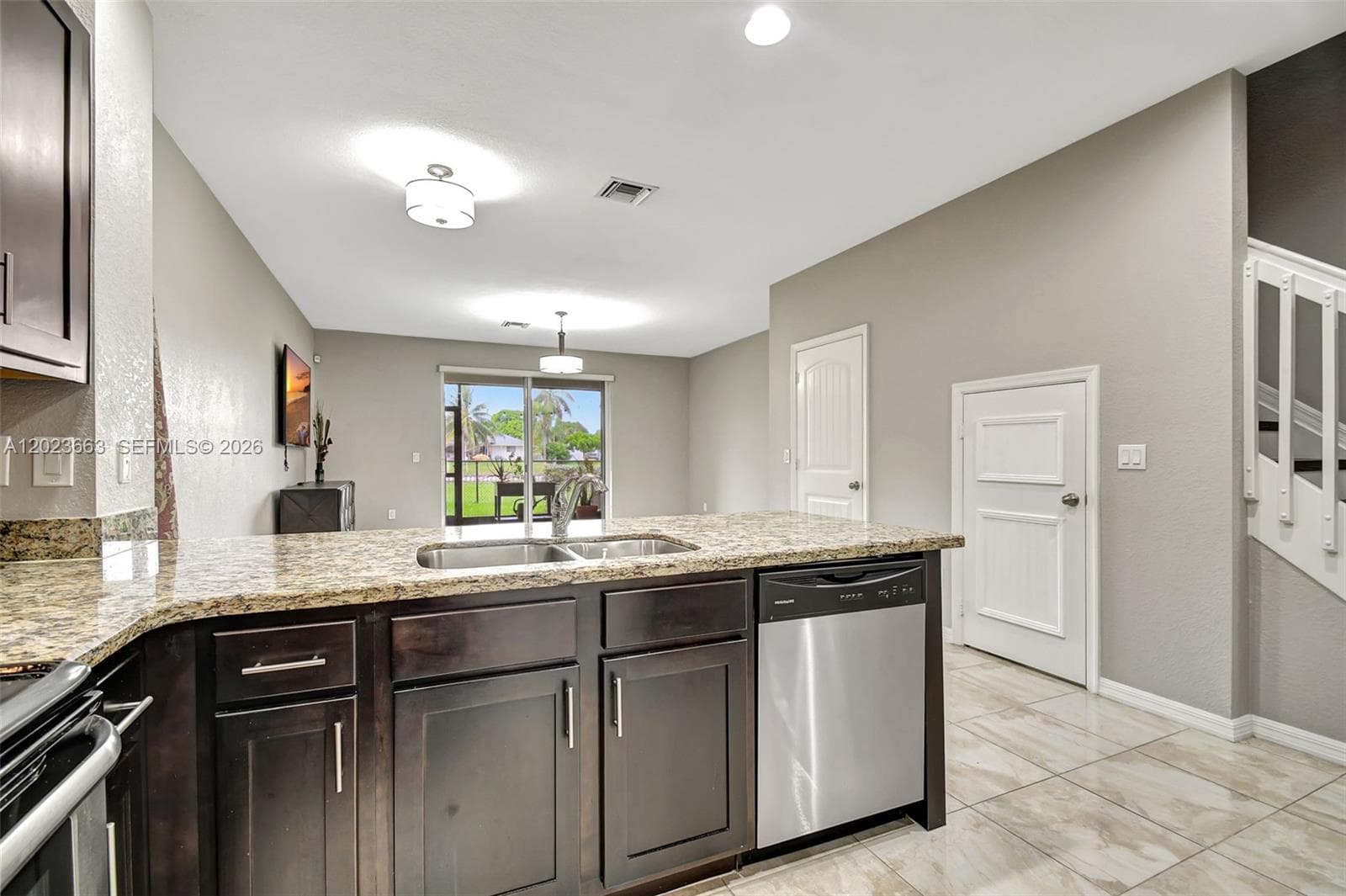 1119 Vermilion Dr photo 5