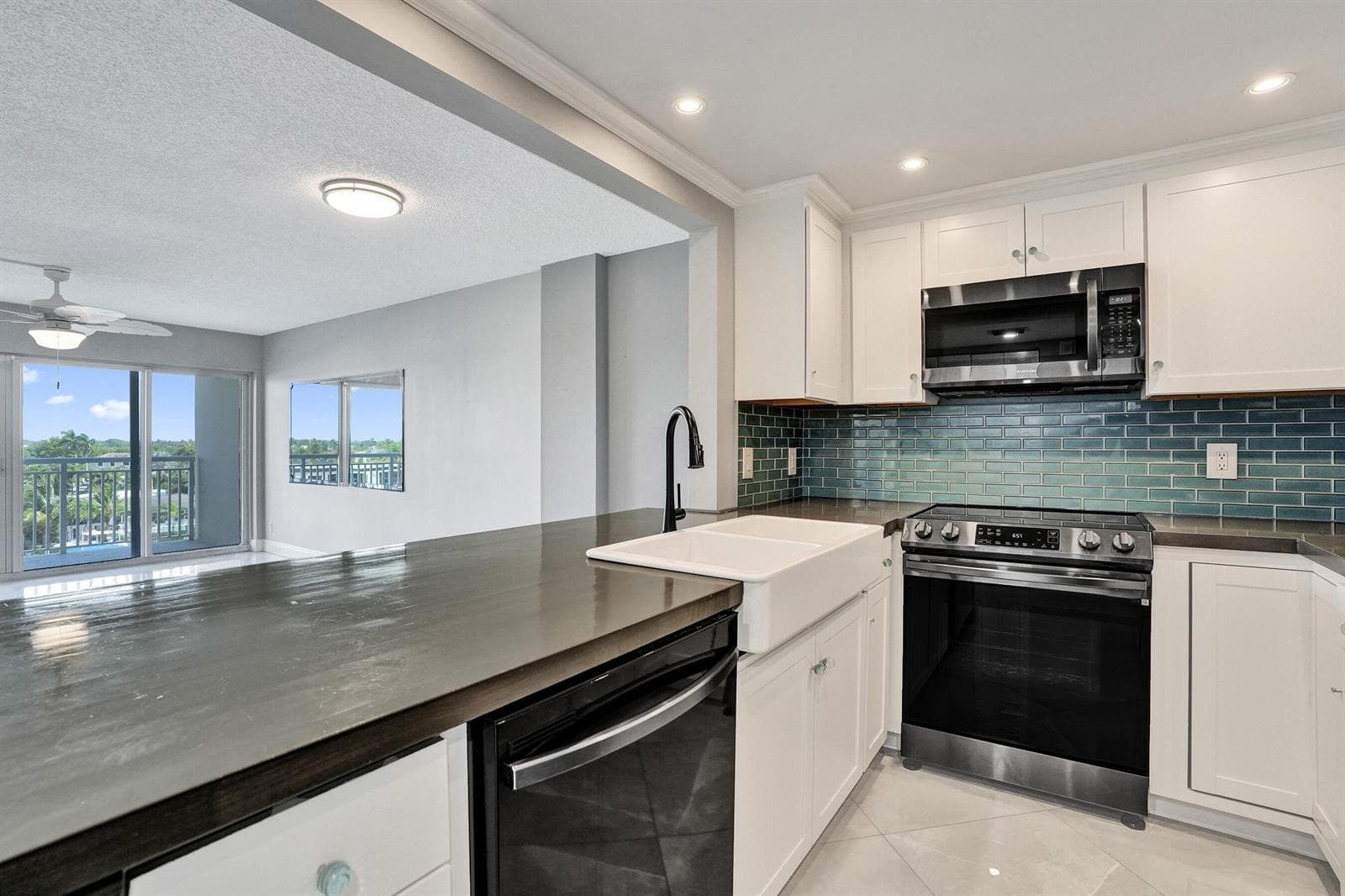 2611 N Riverside Drive 604 photo 6