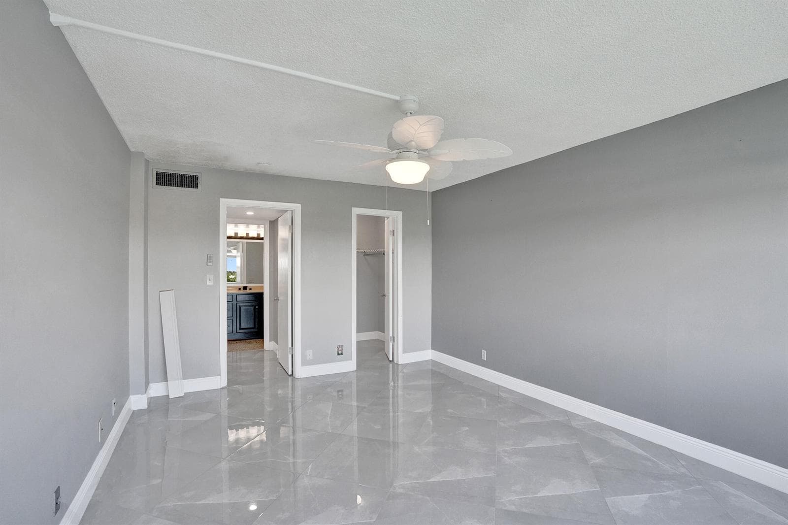 2611 N Riverside Drive 604 photo 17