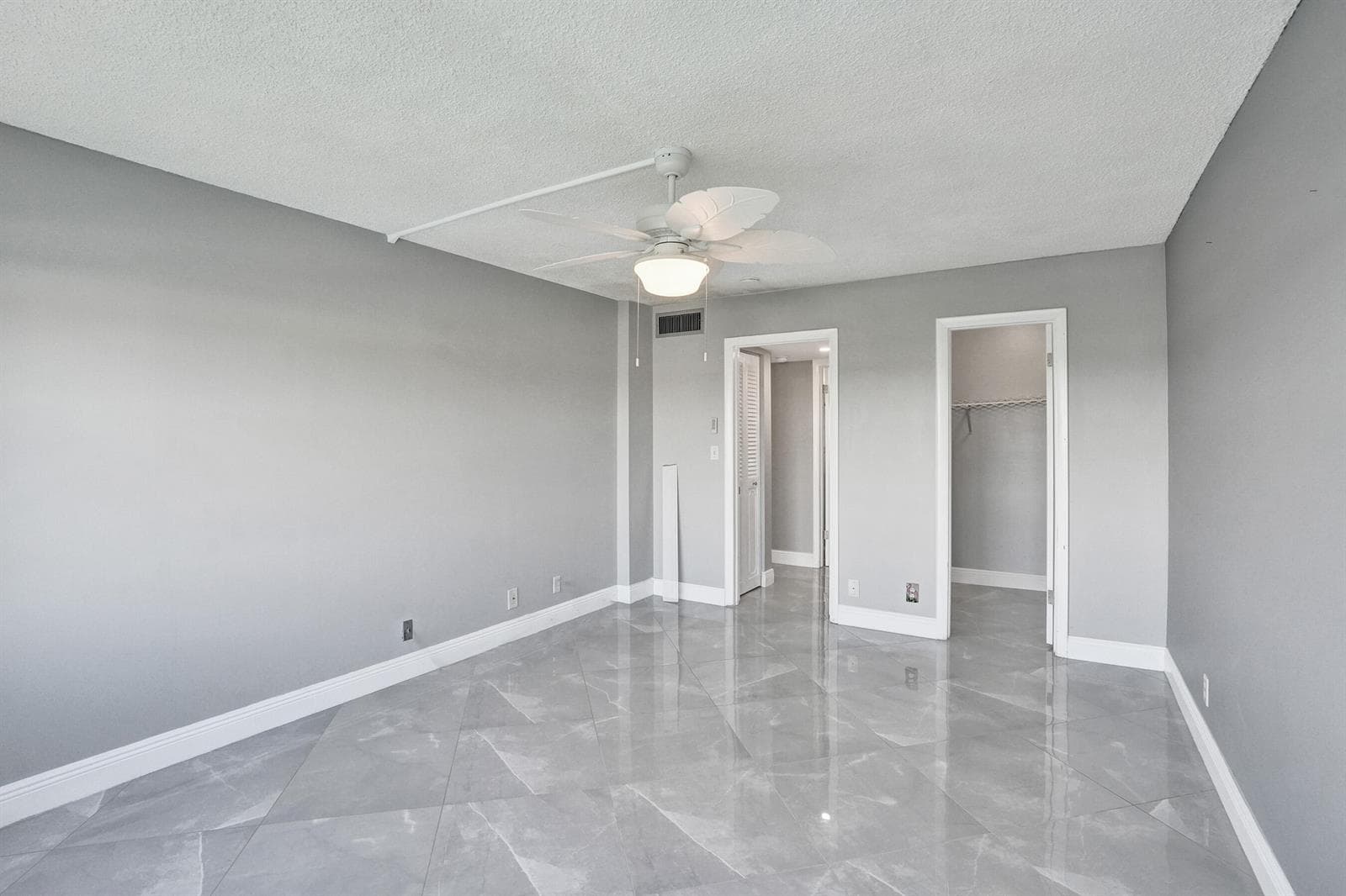 2611 N Riverside Drive 604 photo 16