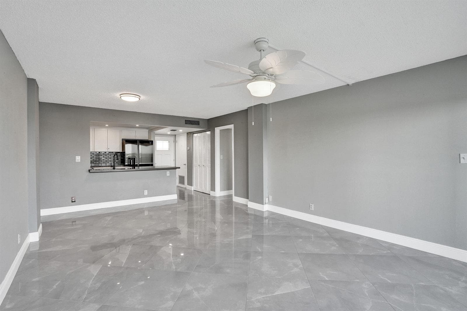 2611 N Riverside Drive 604 photo 12