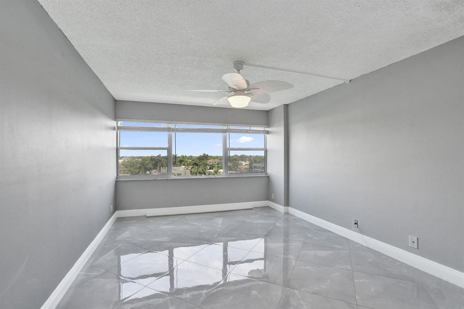 2611 N Riverside Drive 604 photo 20