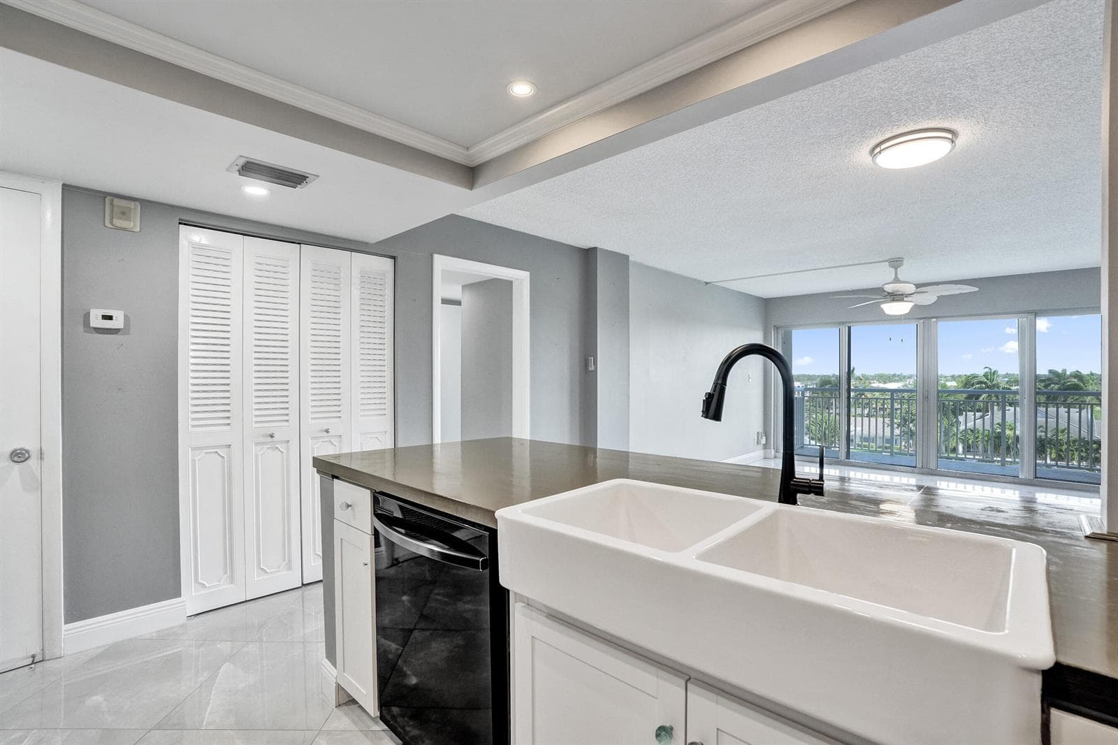 2611 N Riverside Drive 604 photo 9