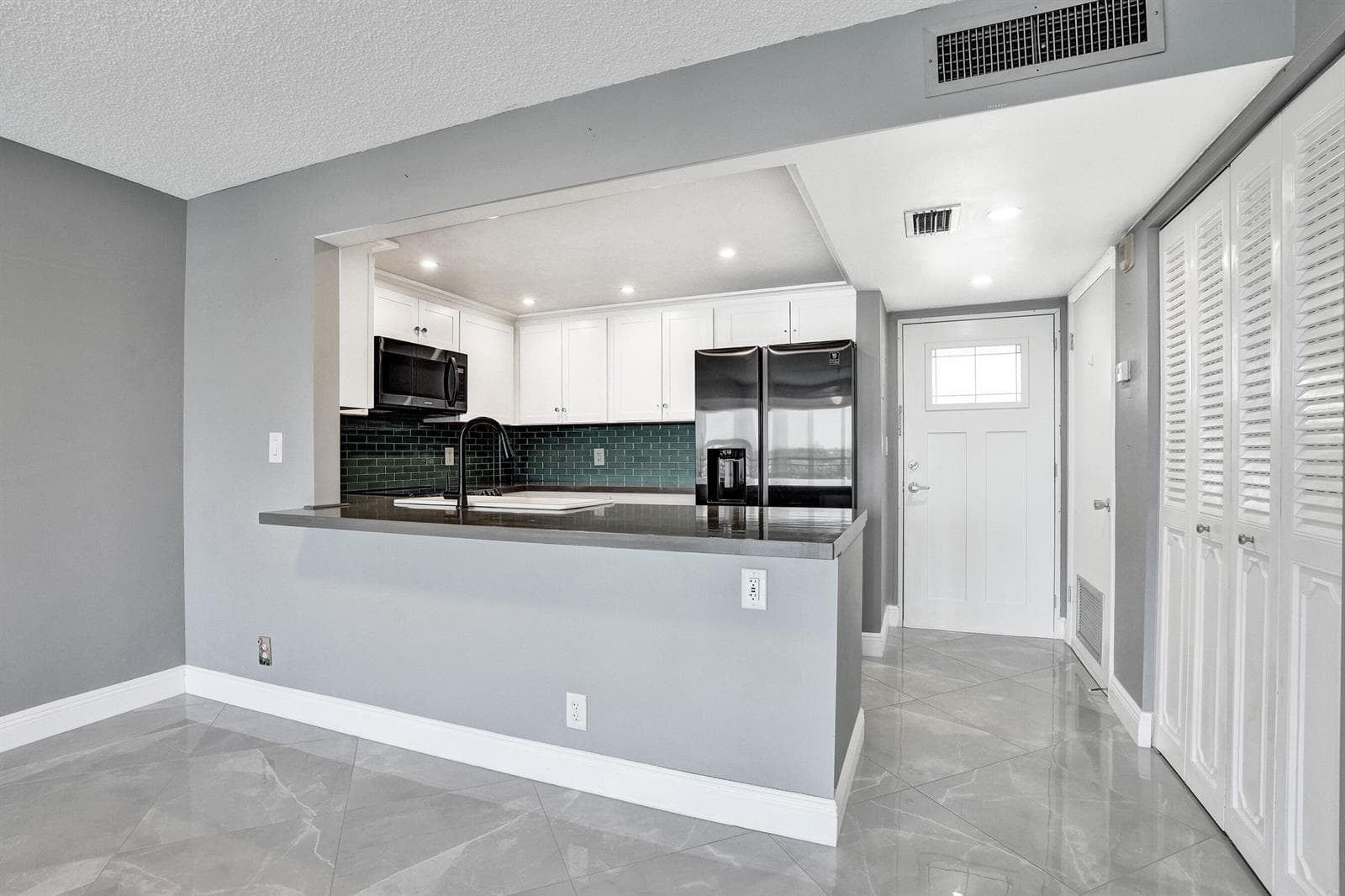 2611 N Riverside Drive 604 photo 10