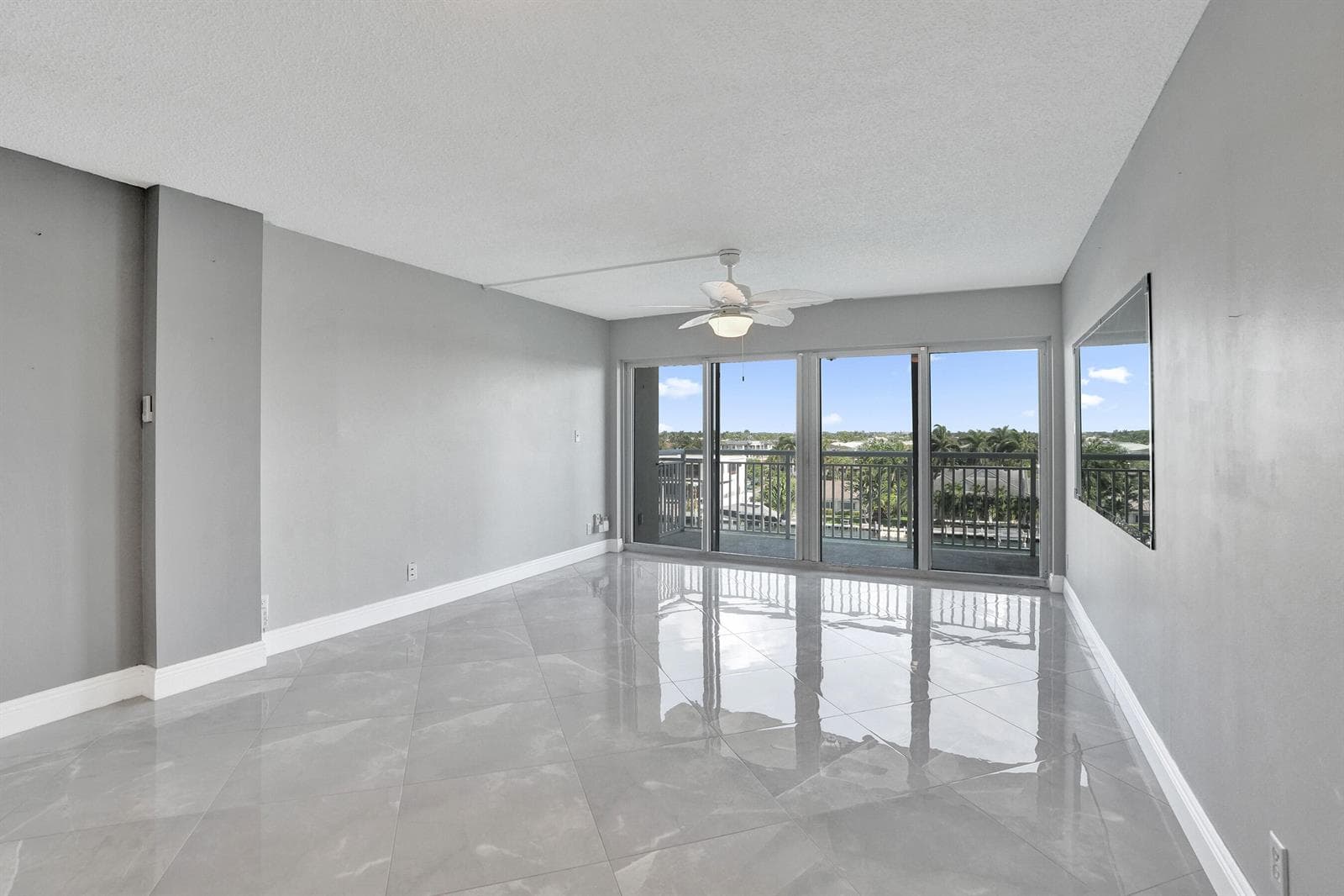 2611 N Riverside Drive 604 photo 18