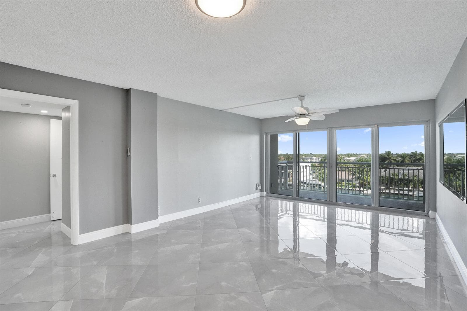 2611 N Riverside Drive 604 photo 15