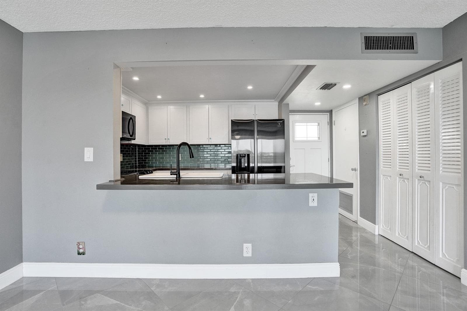 2611 N Riverside Drive 604 photo 11