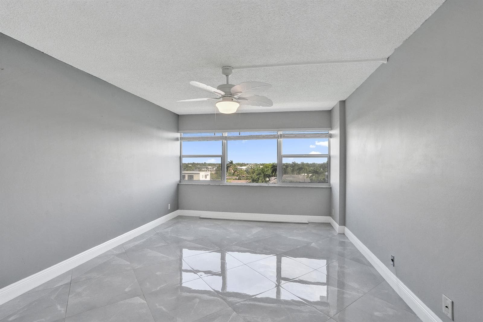 2611 N Riverside Drive 604 photo 21