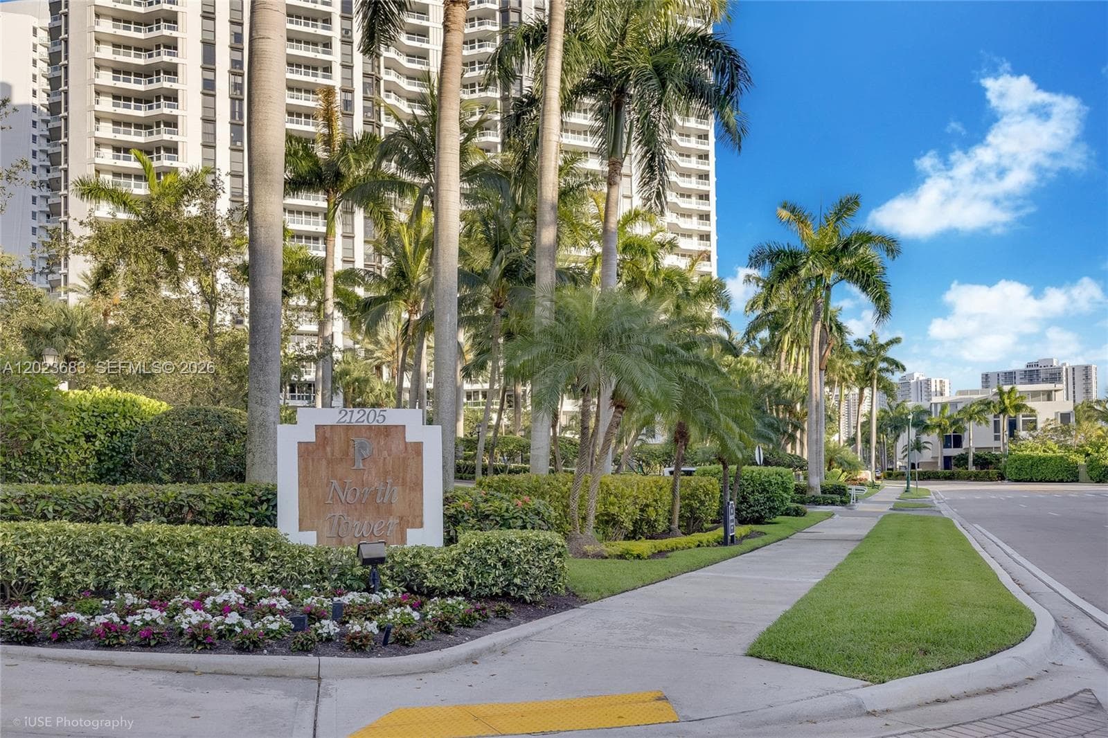 21205 Yacht Club Dr 701 photo 2