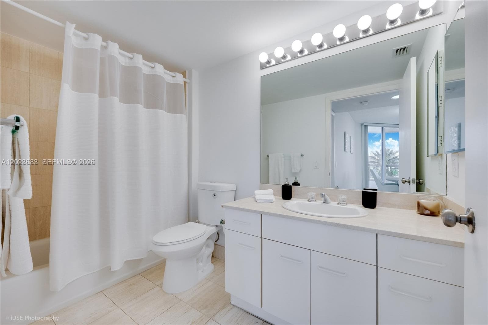 21205 Yacht Club Dr 701 photo 24
