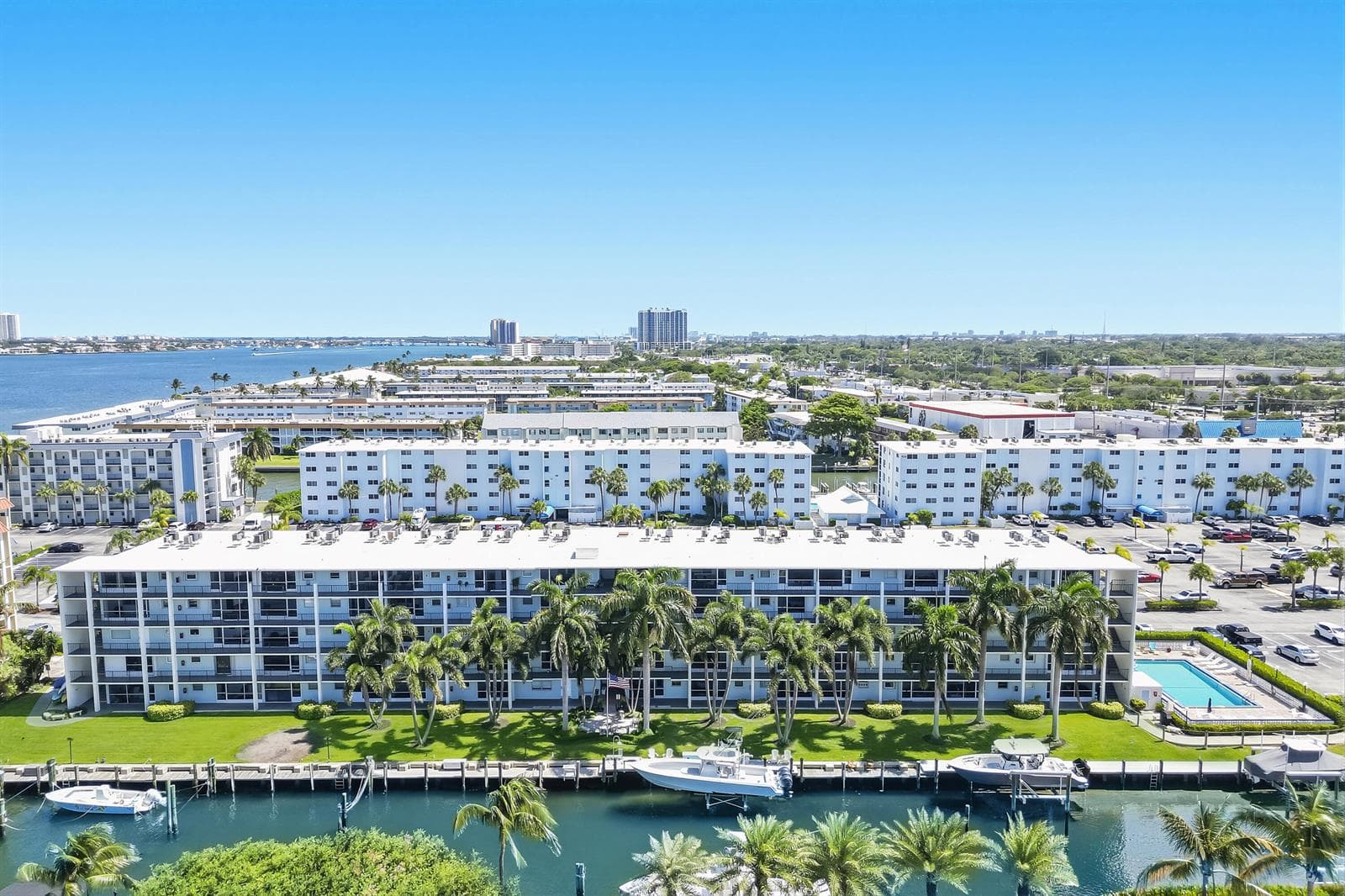 109 Paradise Harbour Boulevard 203 photo 1