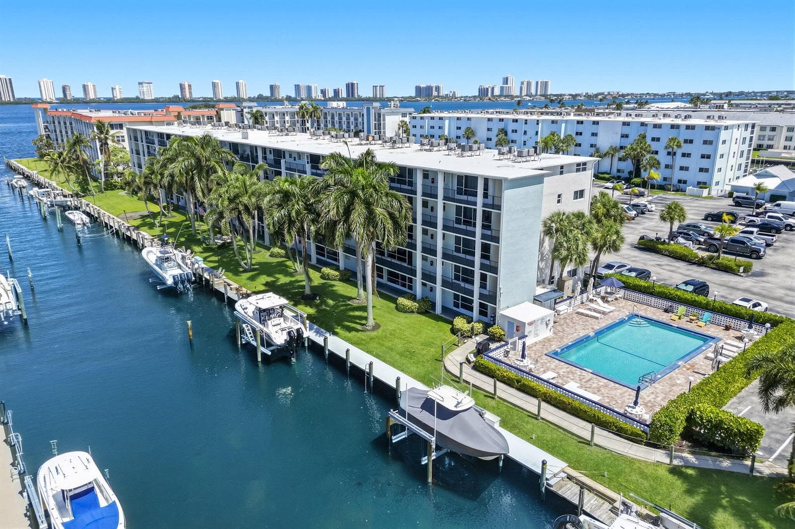 109 Paradise Harbour Boulevard 203 photo 24