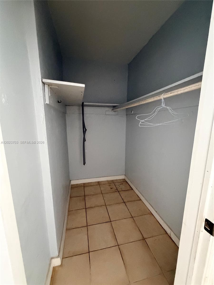 1233 Marseille Dr 5 photo 13