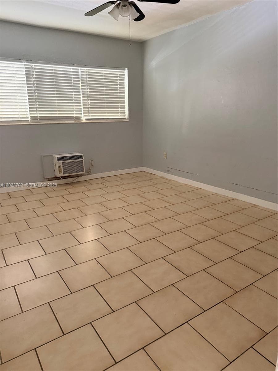 1233 Marseille Dr 5 photo 12