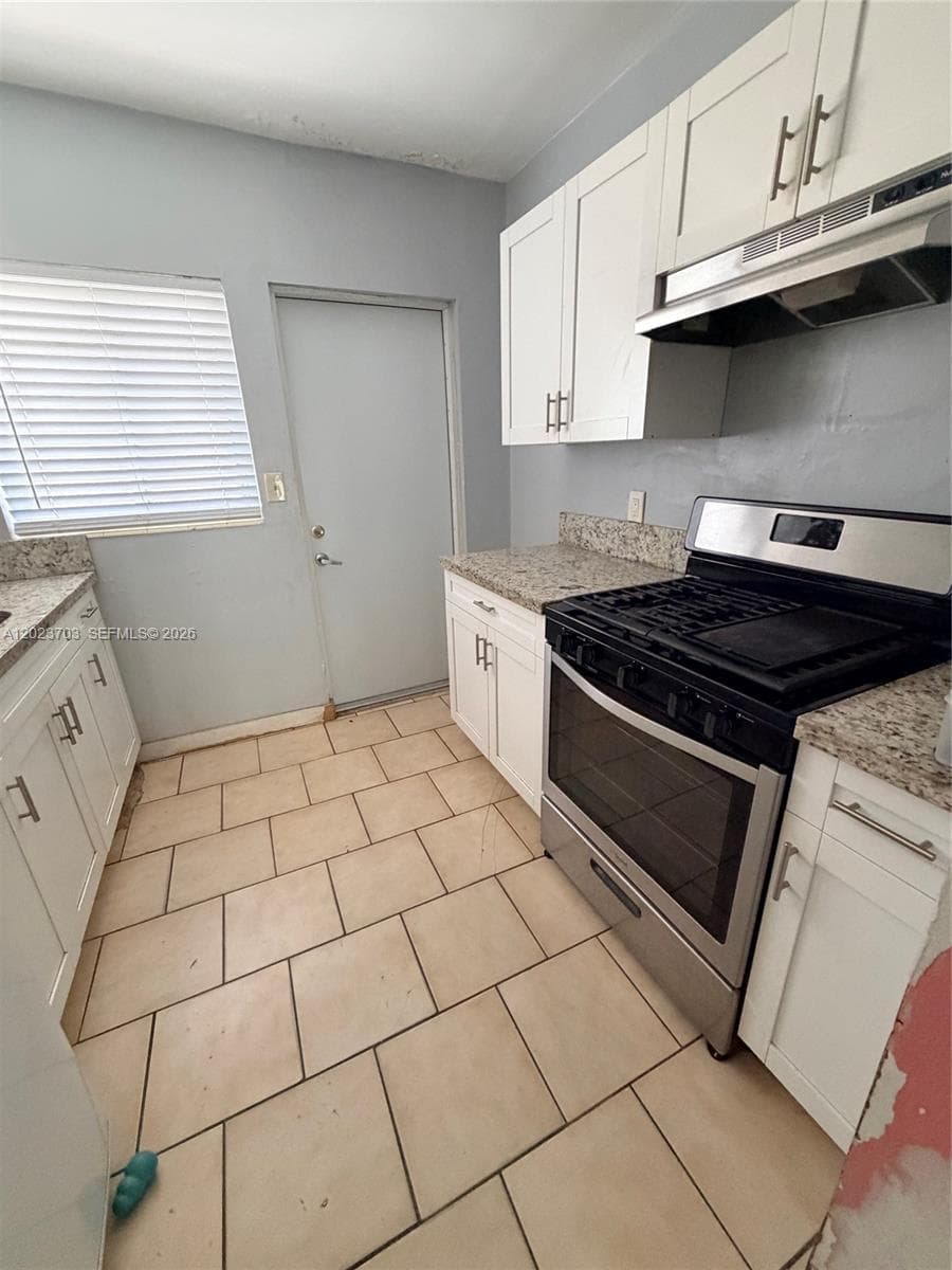 1233 Marseille Dr 5 photo 15