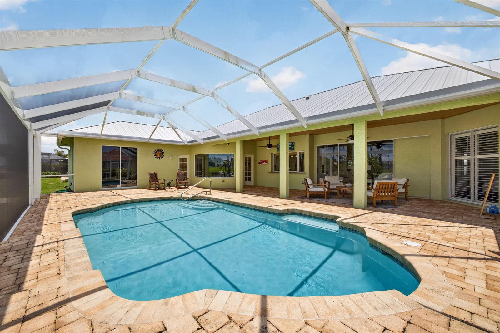 2632 SW River Shore Drive photo 4
