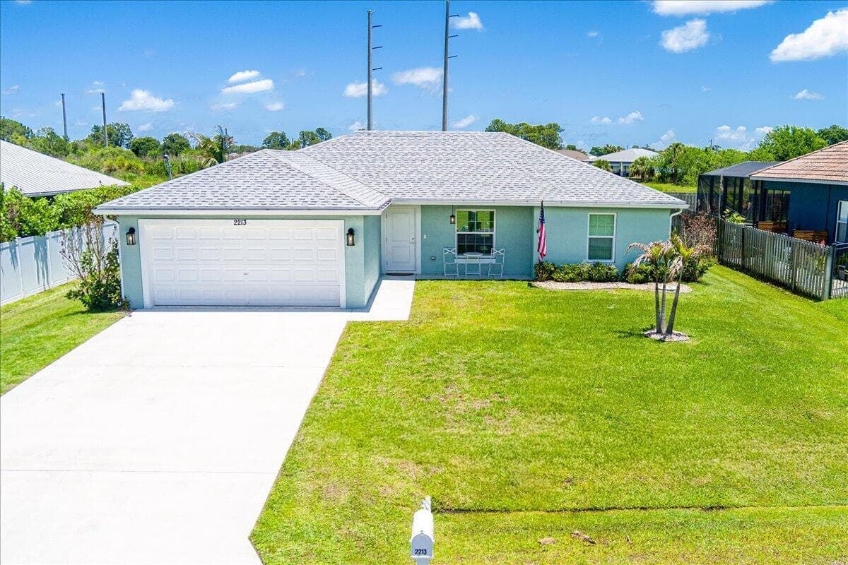 2213 SW Salmon Road photo 2