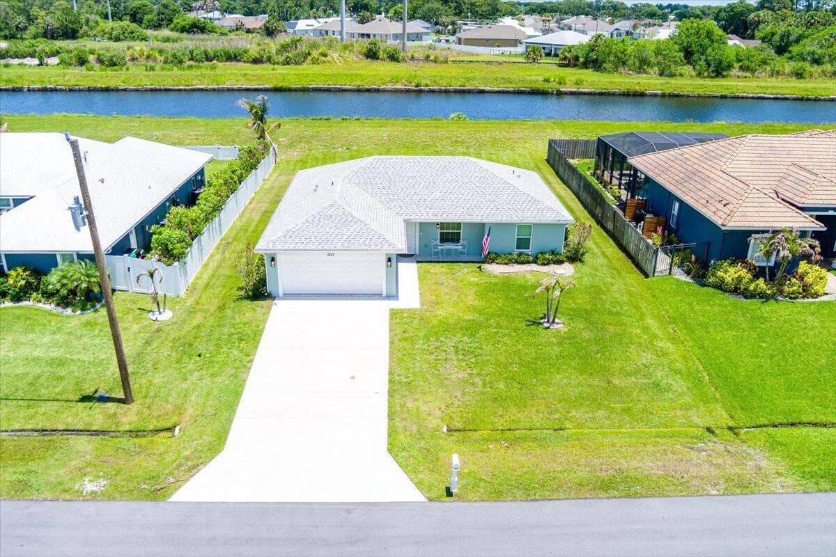 2213 SW Salmon Road photo 1