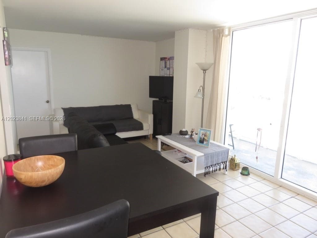 2457 Collins Ave 1602 photo 7
