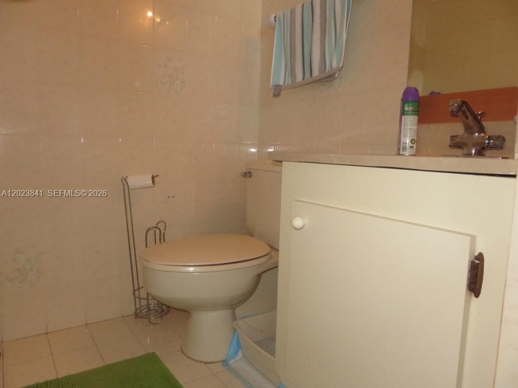 2457 Collins Ave 1602 photo 5