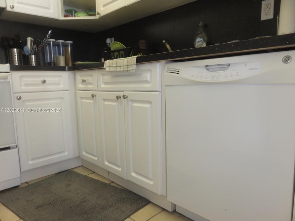 2457 Collins Ave 1602 photo 11