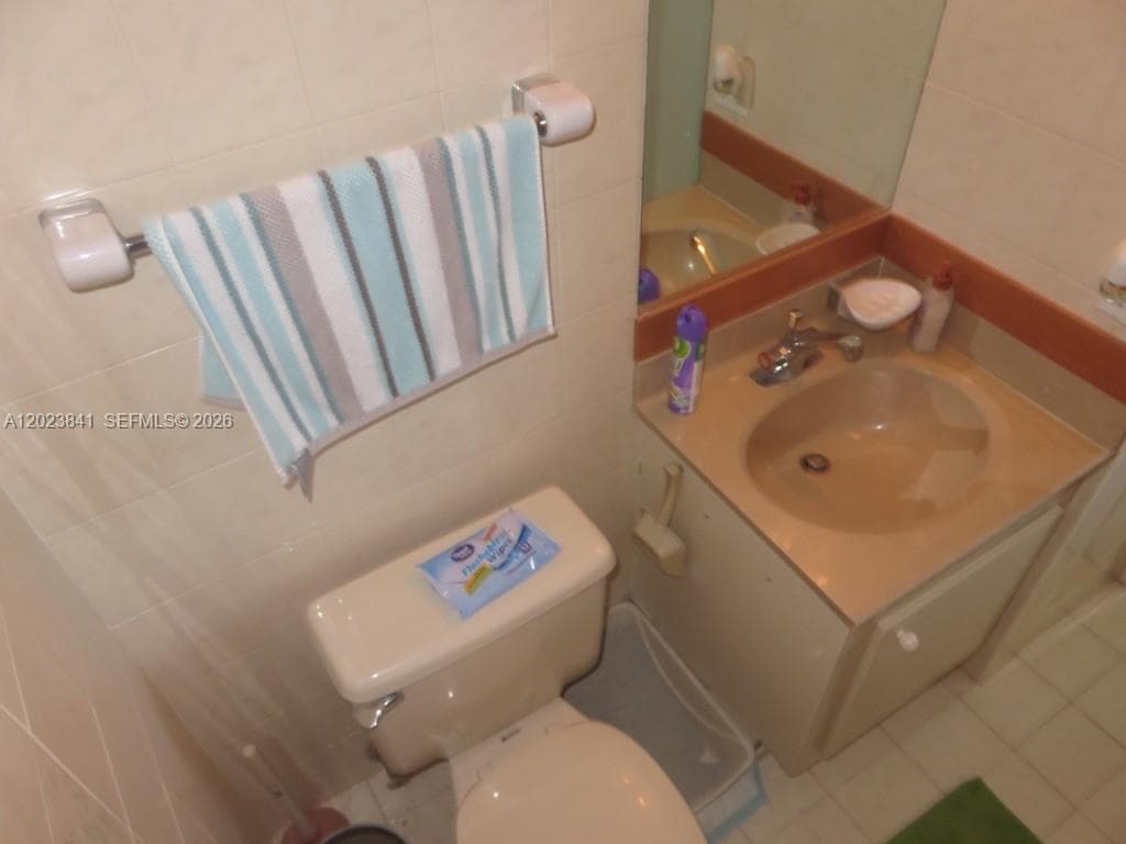 2457 Collins Ave 1602 photo 4