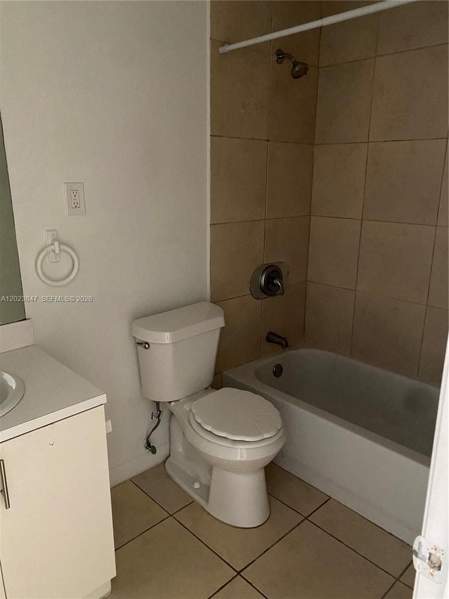 1185 Marseille Dr 103 photo 24