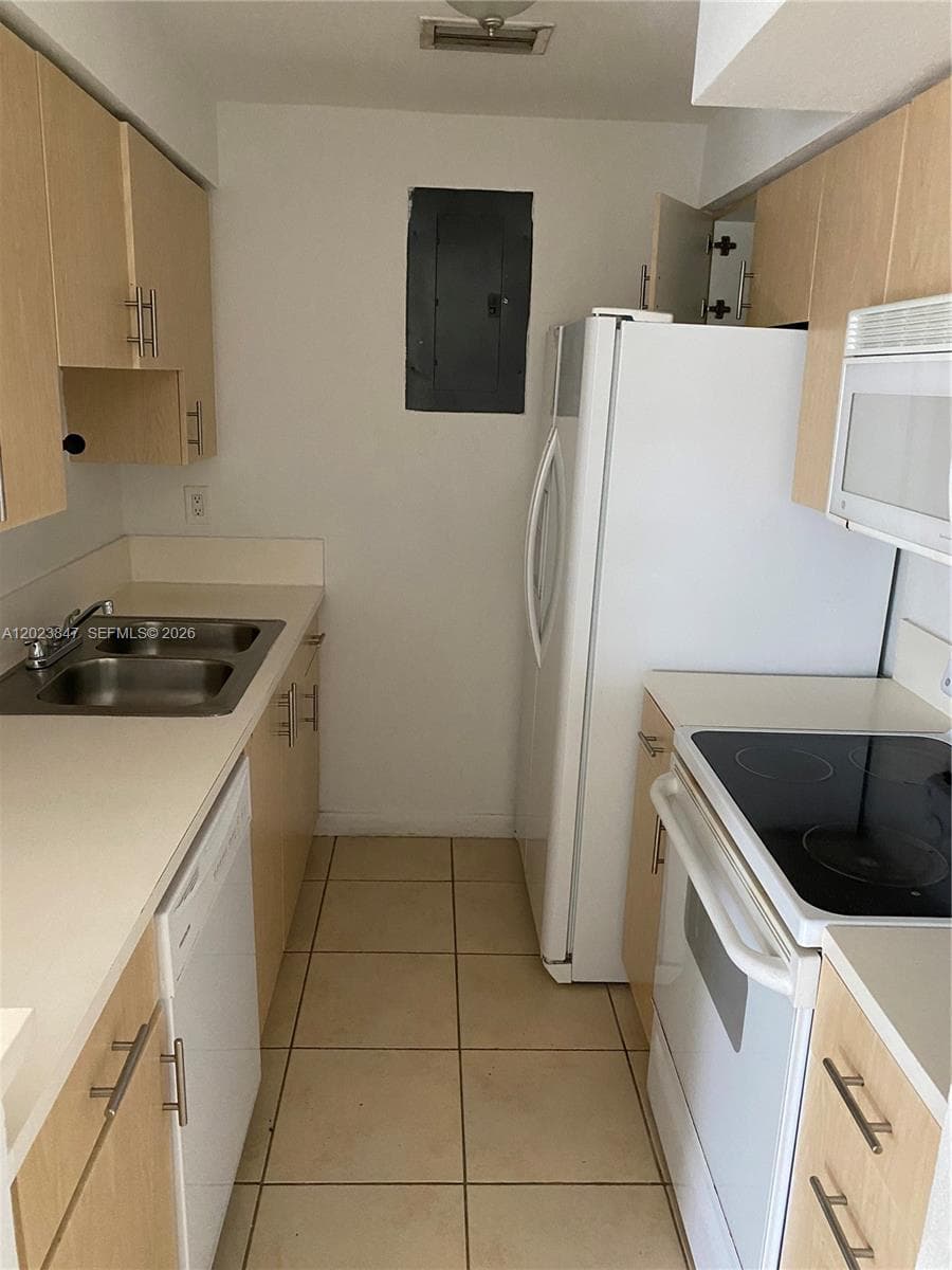 1185 Marseille Dr 103 photo 25
