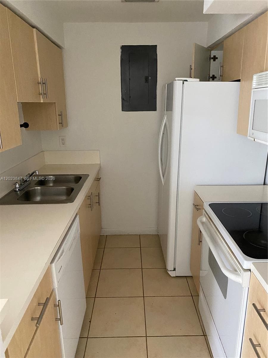 1185 Marseille Dr 103 photo 21
