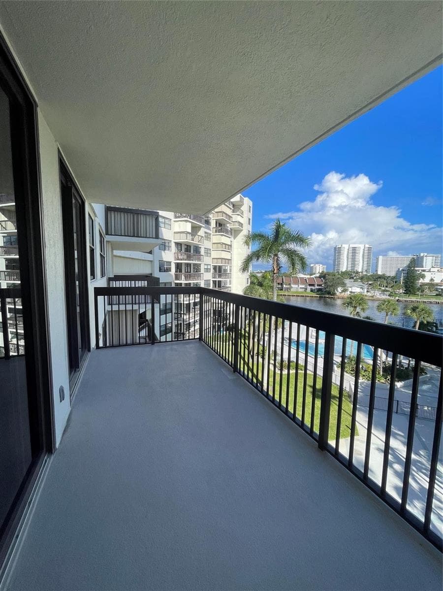 2900 NE 14th Street Causeway 514 photo 24
