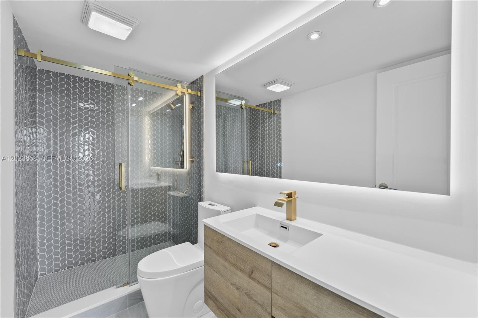 10275 Collins Ave 1035 photo 14