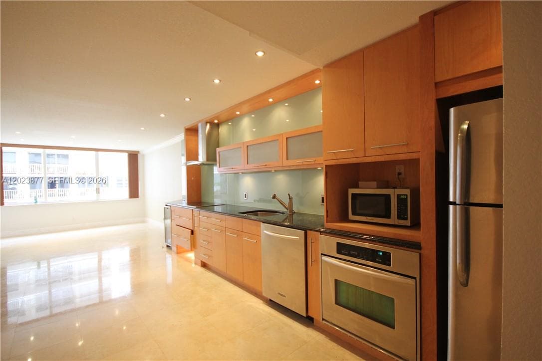 5401 Collins Ave 339 photo 1