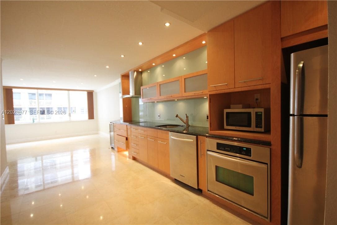 5401 Collins Ave 339 photo 5