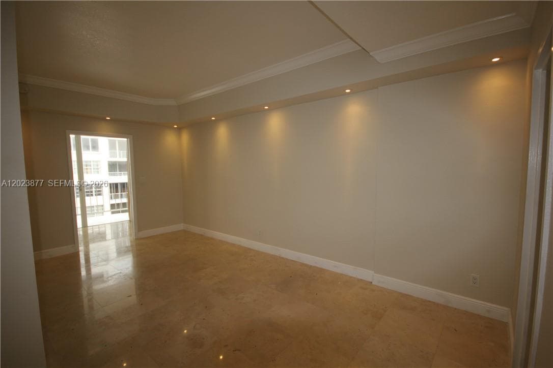 5401 Collins Ave 339 photo 11