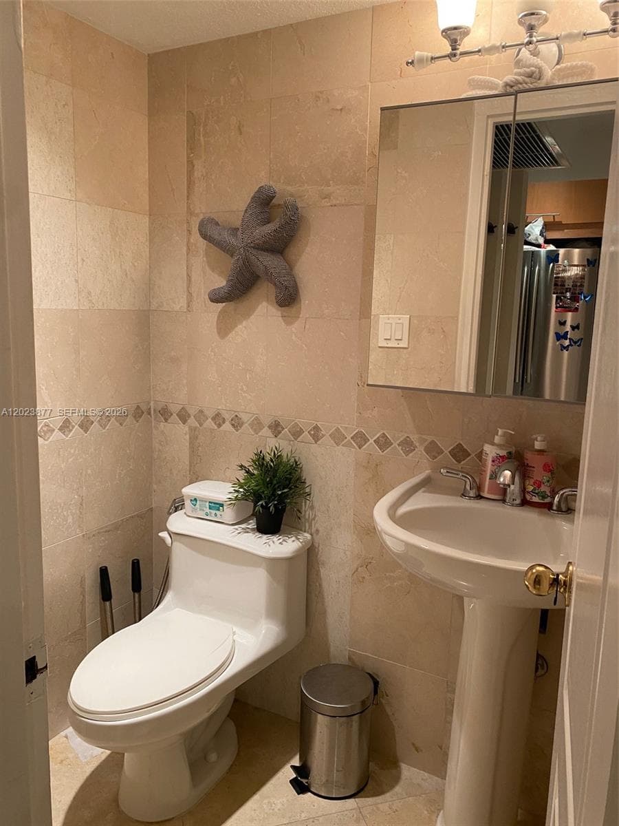 5401 Collins Ave 339 photo 19