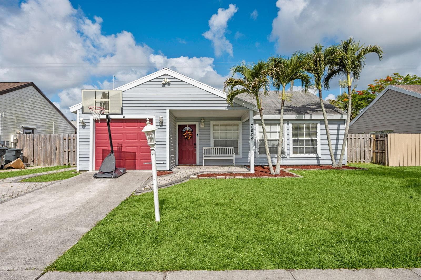 7944 Ridgewood Drive photo 4