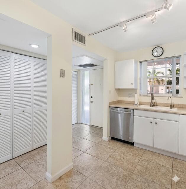 769 Jeffery Street 2-103 photo 3