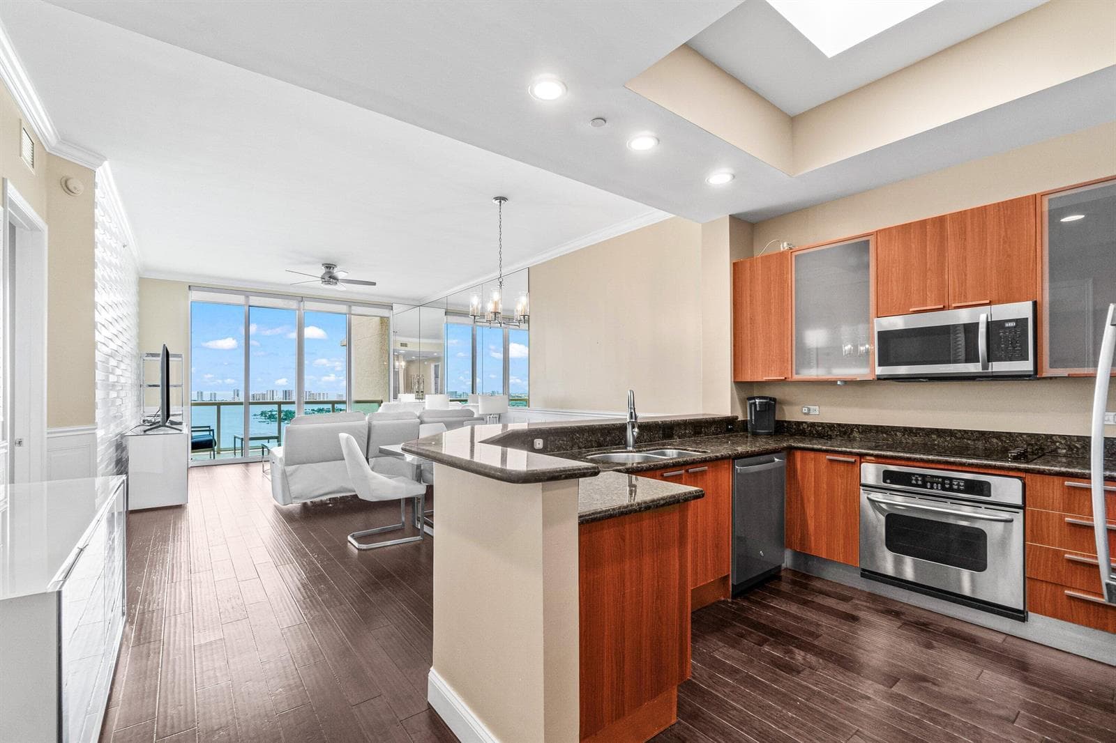 2650 Lake Shore Drive 2403 photo 2