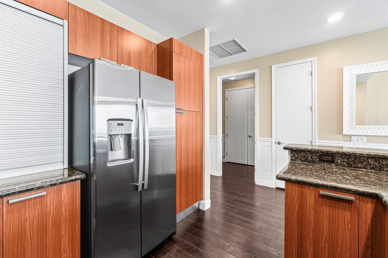 2650 Lake Shore Drive 2403 photo 6