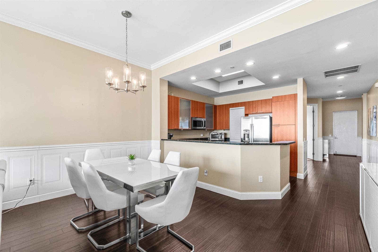 2650 Lake Shore Drive 2403 photo 7