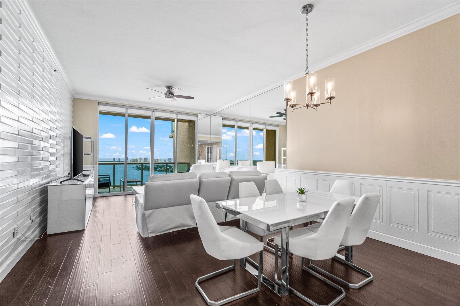 2650 Lake Shore Drive 2403 photo 3