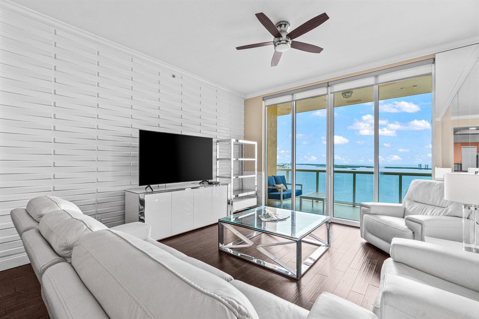 2650 Lake Shore Drive 2403 photo 1