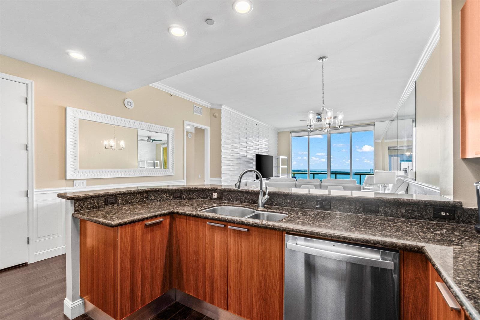 2650 Lake Shore Drive 2403 photo 5