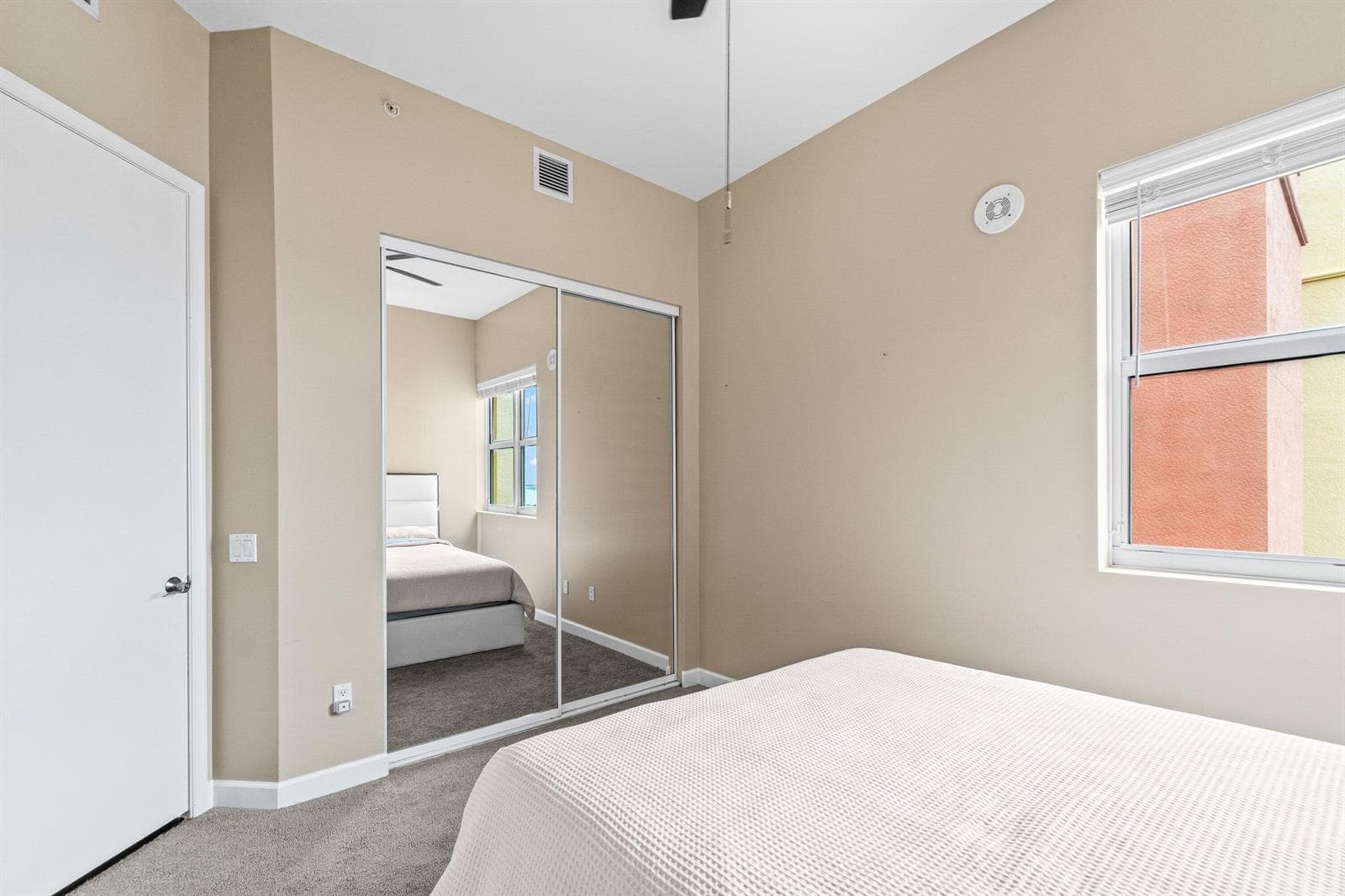 2650 Lake Shore Drive 2403 photo 18