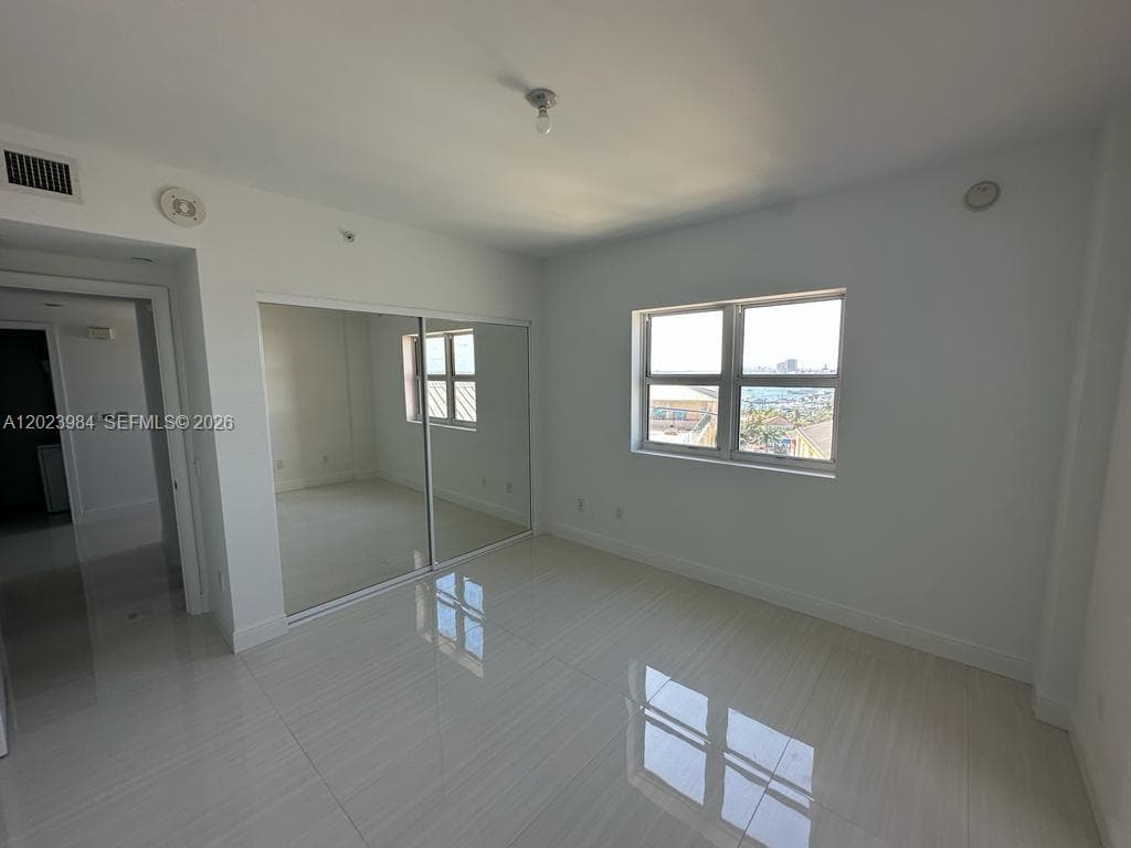 2650 Lake Shore Dr 1001 photo 6