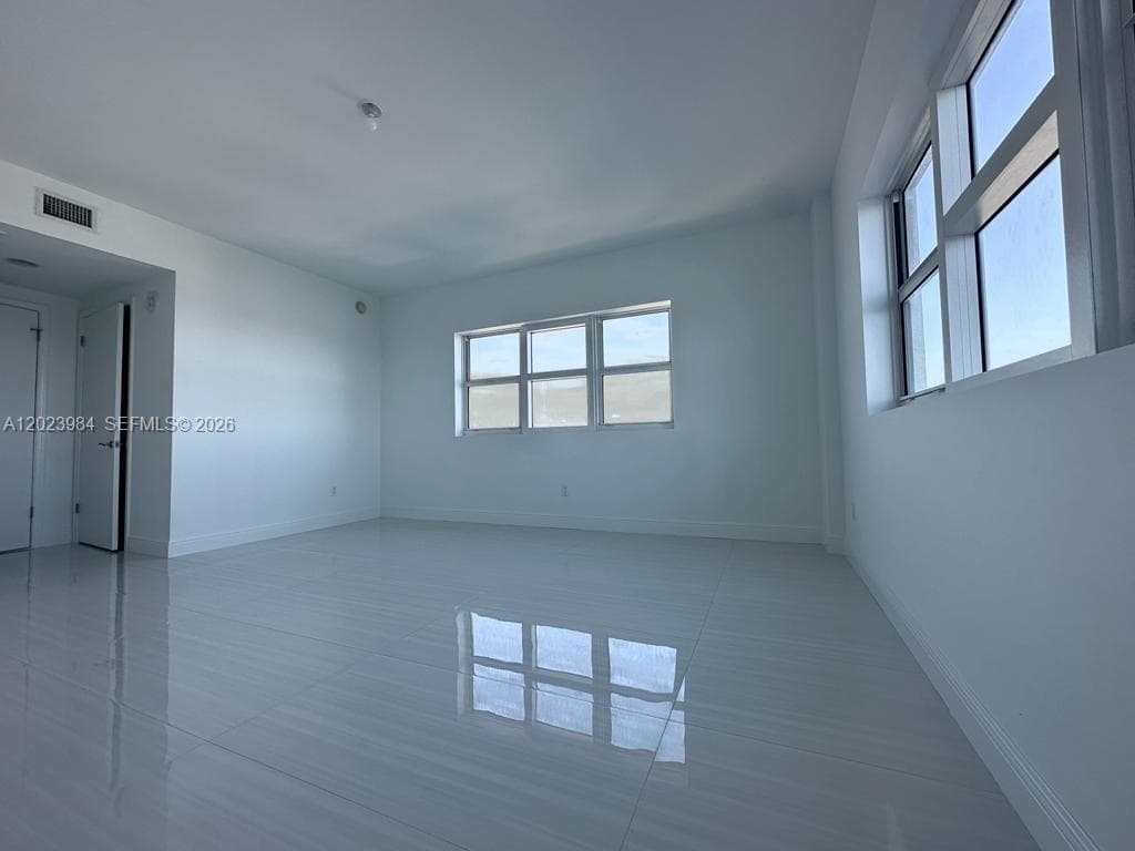 2650 Lake Shore Dr 1001 photo 16