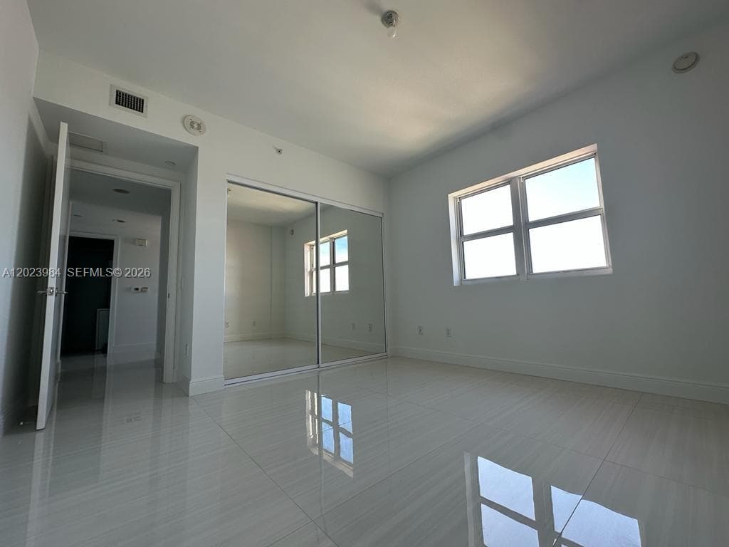 2650 Lake Shore Dr 1001 photo 22