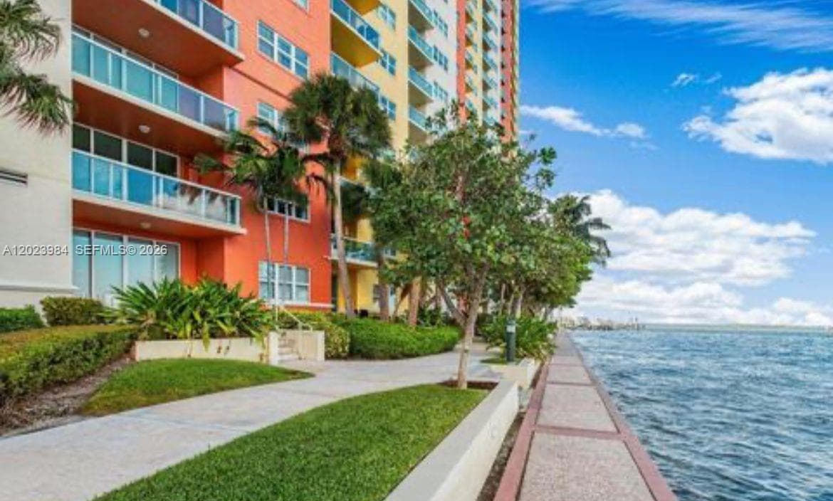 2650 Lake Shore Dr 1001 photo 3